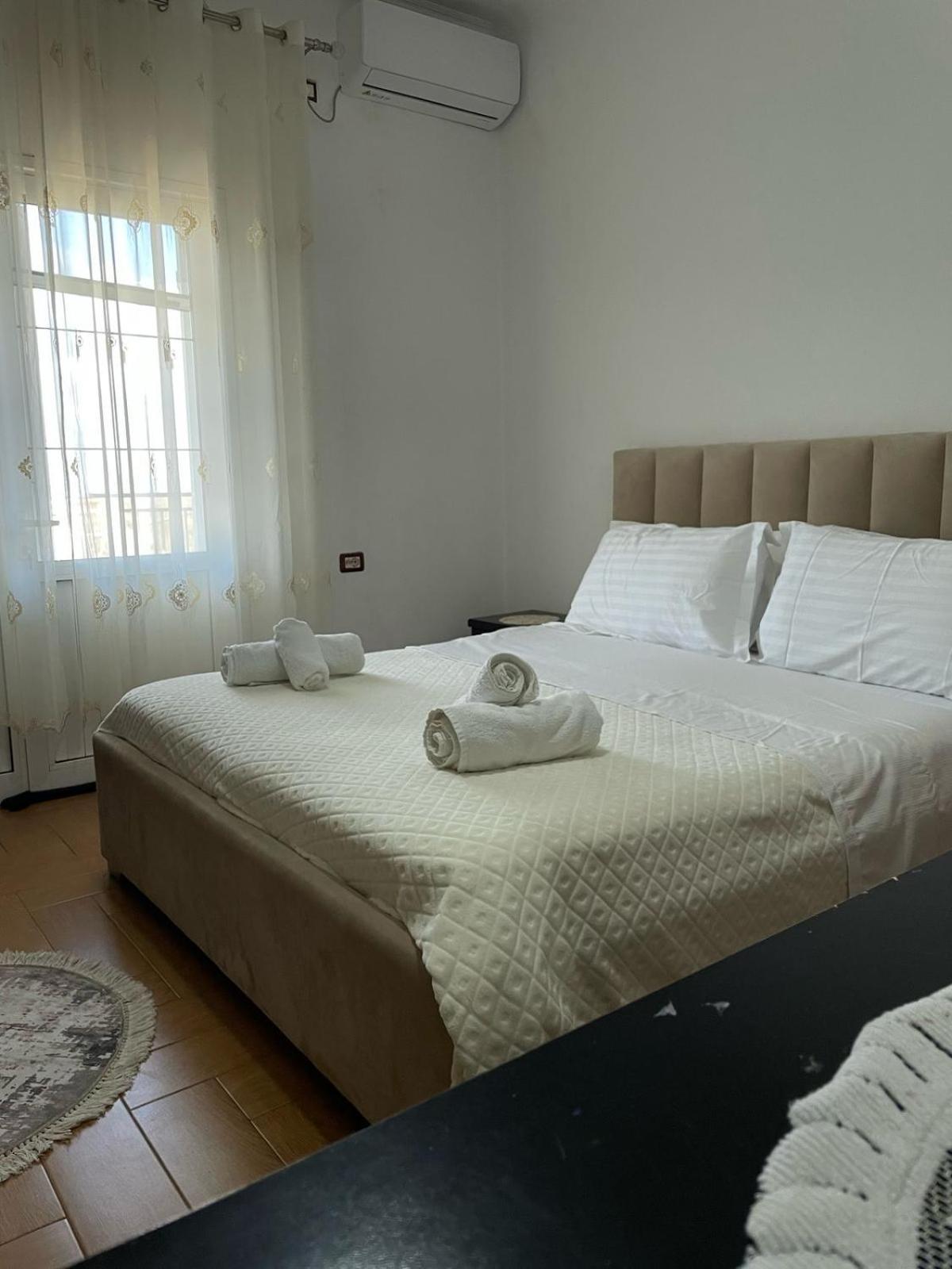 Guest House Ilir Berat Exterior foto